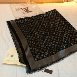 Louis Vuitton Shawl/Scarf/Wrap
